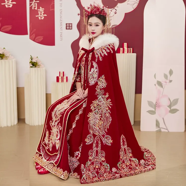 中式婚礼秀禾服披风2023新款披肩结婚新娘外搭加厚保暖大毛领斗篷