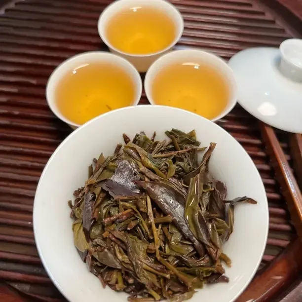 高山单丛（茶头），有茶头茶梗还带点茶碎，嫌弃茶容的请不要下单。