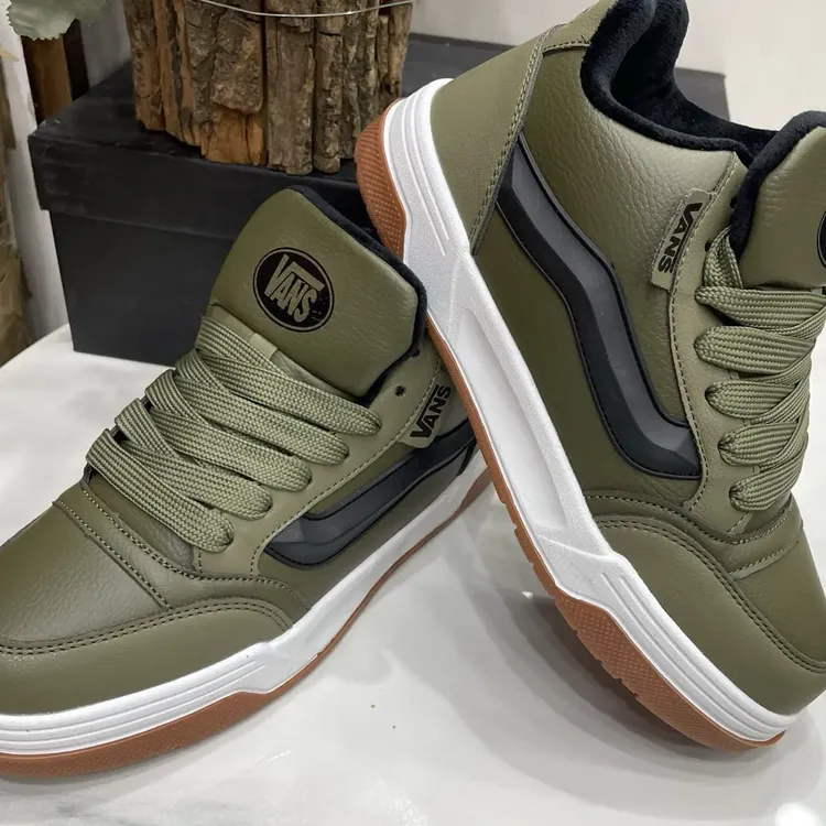 男鞋冬季加绒加厚保暖高帮皮面防滑防泼水休闲运动板鞋青少年