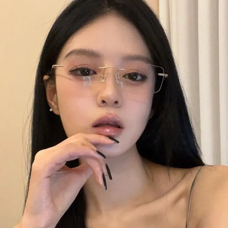 轻羽感无框近视眼镜女可配度数斯文金丝纯欲方框高智平光镜