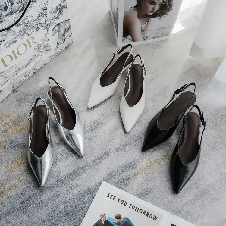 2025夏款尖头一字带浅口包头后空舒适坡跟春夏凉鞋时尚显瘦气质.