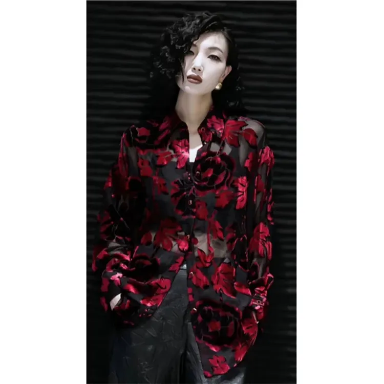 2025春季新款独特别致漂亮小衫设计感小众红色丝绒烧花刺绣衬衫女