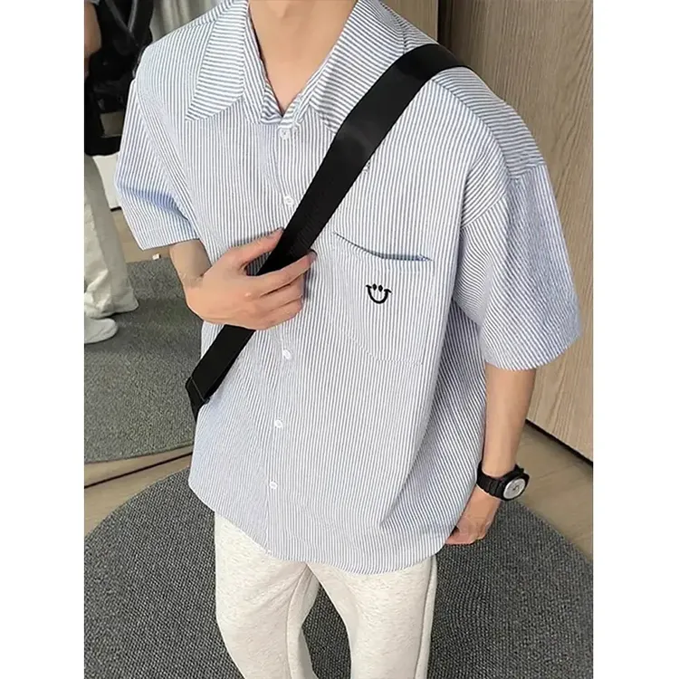 天蓝色正肩翻领条纹短袖衬衫男款日系少年感穿搭笑脸刺绣外穿衬衣