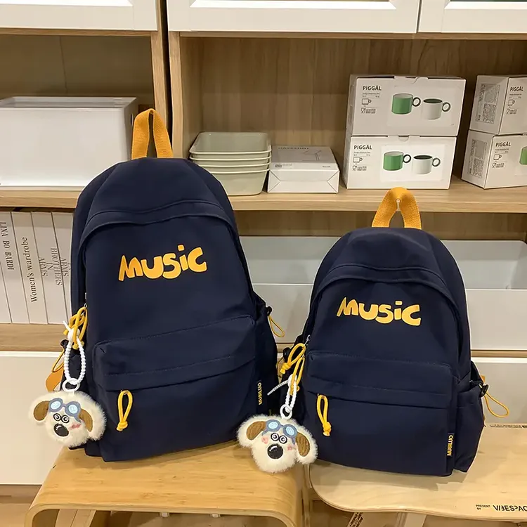 新款简约男孩书包纯色字母时尚百搭双肩包外出旅行轻便背包M957