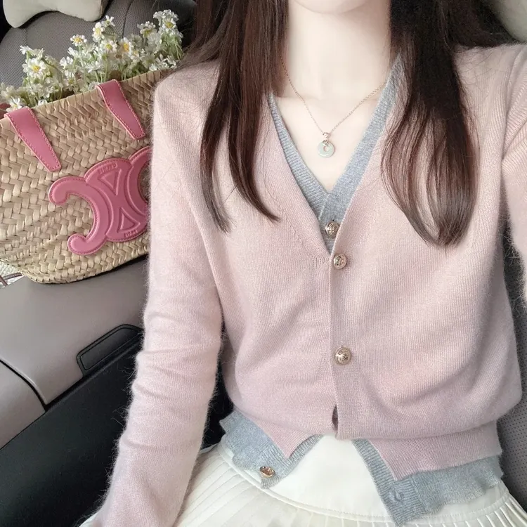 秋季时髦洋气外穿v领长袖开衫假两件针织衫女设计感毛衣显瘦上衣