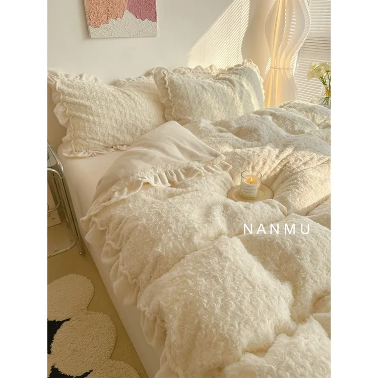 水星系列家纺奶油白｜干净白色玫瑰花边加厚兔兔绒四件套