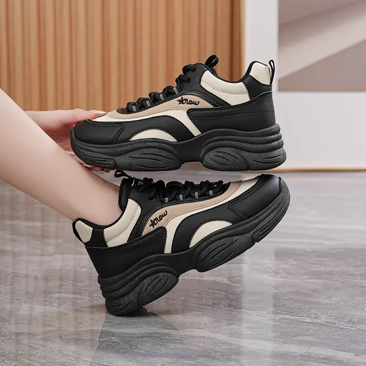 2024新款秋冬季旅游厚底增高休闲运动鞋女韩版时尚平底黑色老爹鞋
