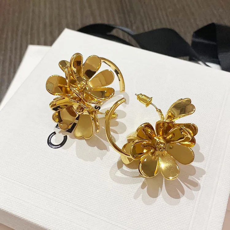 黄铜耳饰黄铜耳饰欧美轻奢高级感夸张法式复古花瓣金属花朵耳圈
