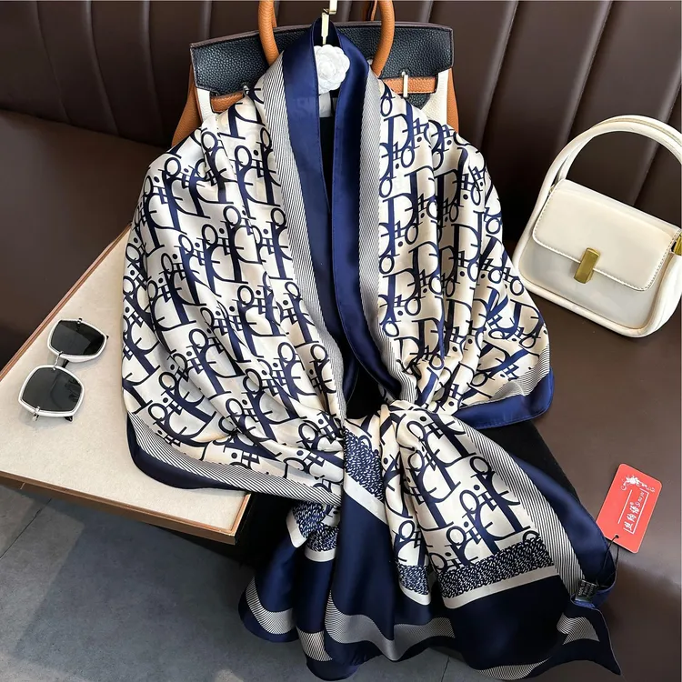洋气时尚百搭长条丝巾女字母印花围巾高档披肩外搭装饰沙滩巾加长