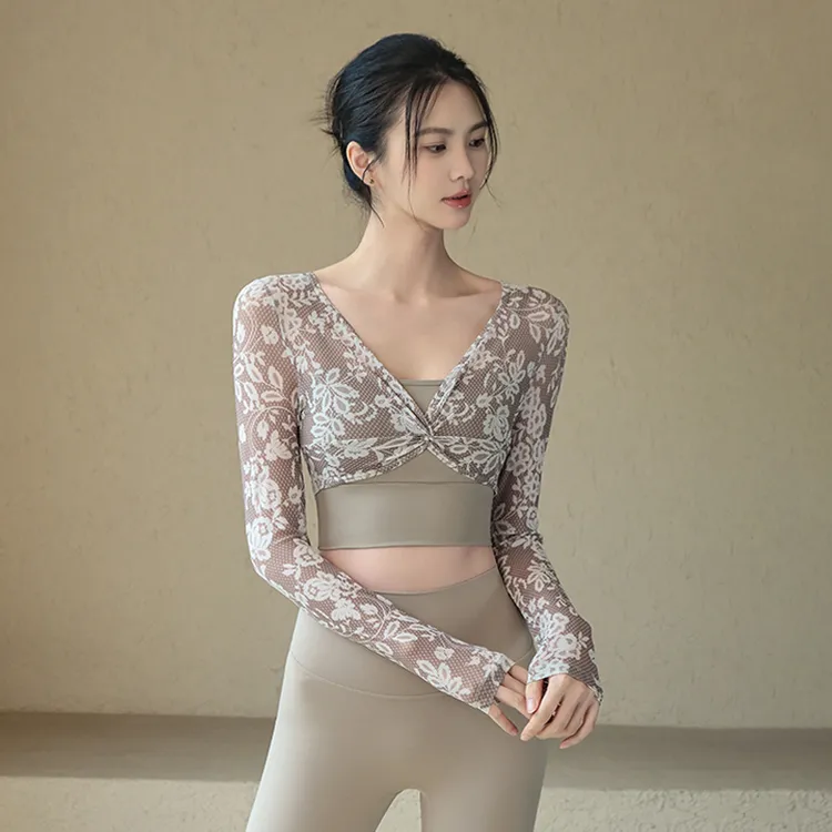 瑜珈服女春夏气质运动上衣带胸垫蕾丝假两件长袖普拉提训练健身服