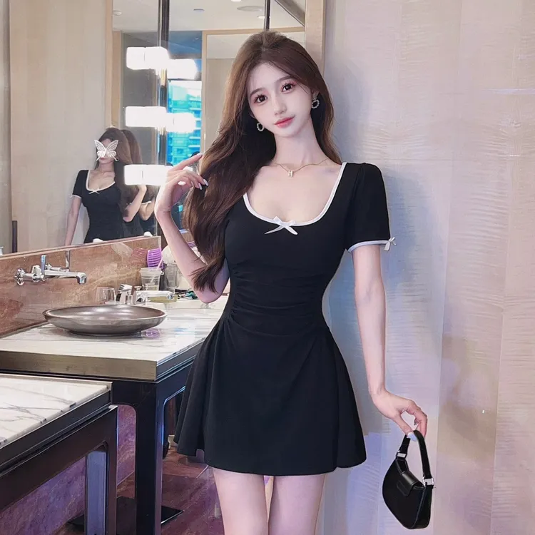 法式黑色圆领低胸连衣裙高级感女甜辣镂空收腰显瘦别致蓬蓬A字裙