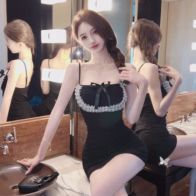 网红少女性感纯欲棉质u领低胸吊带公主风褶皱包臀连衣裙2024年潮