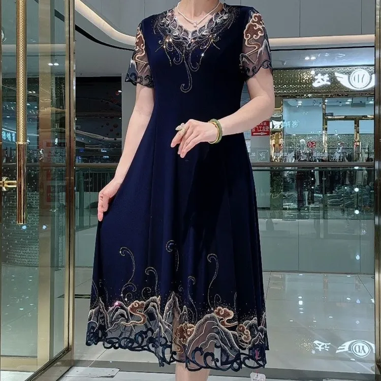 2024连衣裙夏季高档新款时尚刺绣绣花洋气气质太太妈妈显瘦裙子