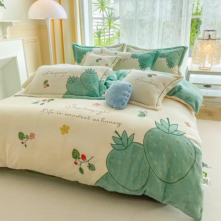A类/加厚加绒牛奶绒刺绣保暖舒适柔软四件套床上用品-轻奢小草莓