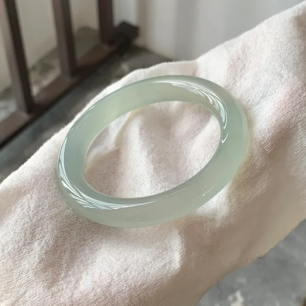 天然玛瑙玉髓手镯女冰透晴水玉镯子女款年轻款玉镯子多样性发一