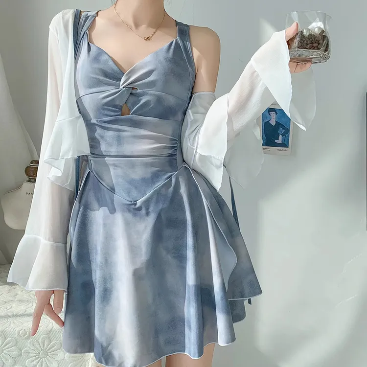 泳衣女款2024年新款爆款泡温泉绝美大裙摆温泉裙式连体泳装高级感