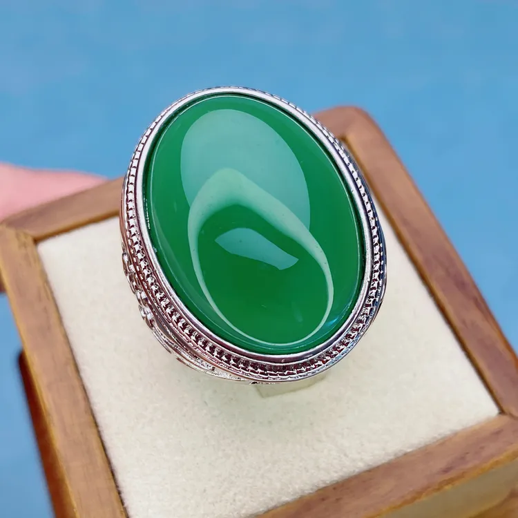 玛瑙冰阳绿玉髓鸽子蛋男款戒子高端大气时尚活口绿蛋面戒指B3