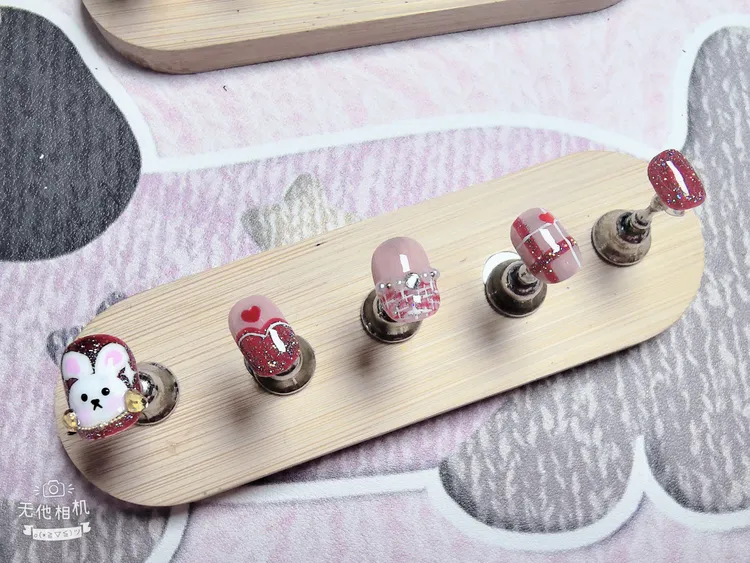 绿绿狗家的红色美甲1