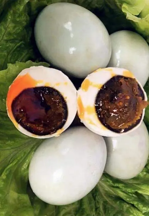 臭鸭蛋 闻着臭吃着香正宗东北特色