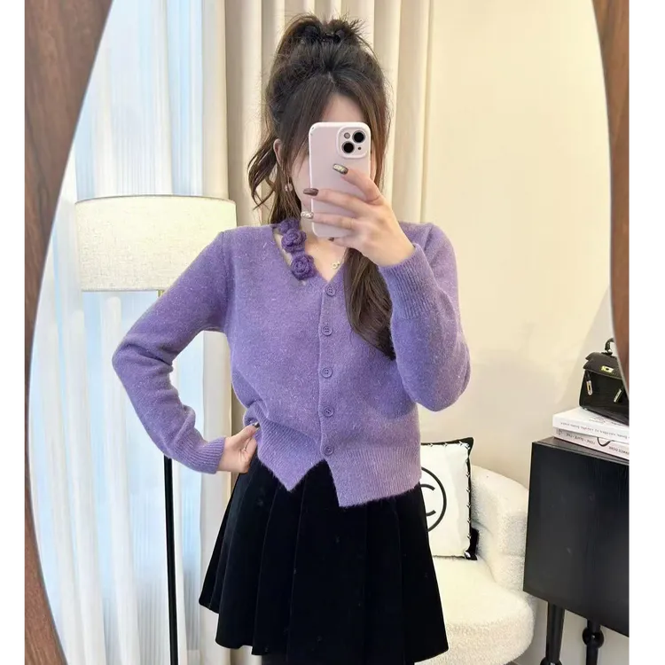 紫色小众设计花朵V领套头毛衣女春新款独特别致慵懒软糯针织衫