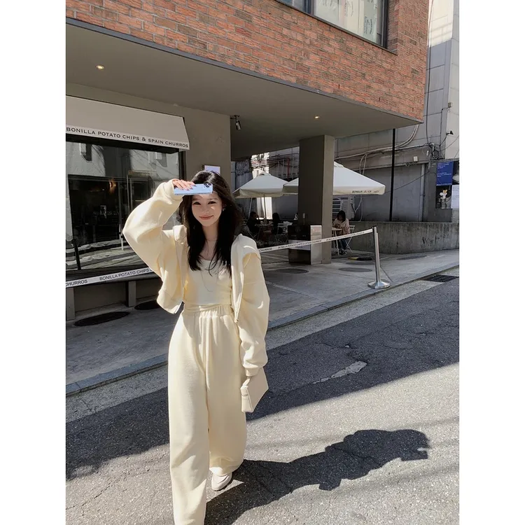 早秋连帽运动外套女秋冬2023新款秋装慵懒风阔腿裤同系列背心套装