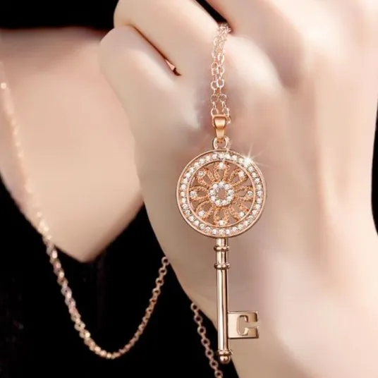 钥匙毛衣链长款女春夏小众毛衣装饰品吊坠挂件