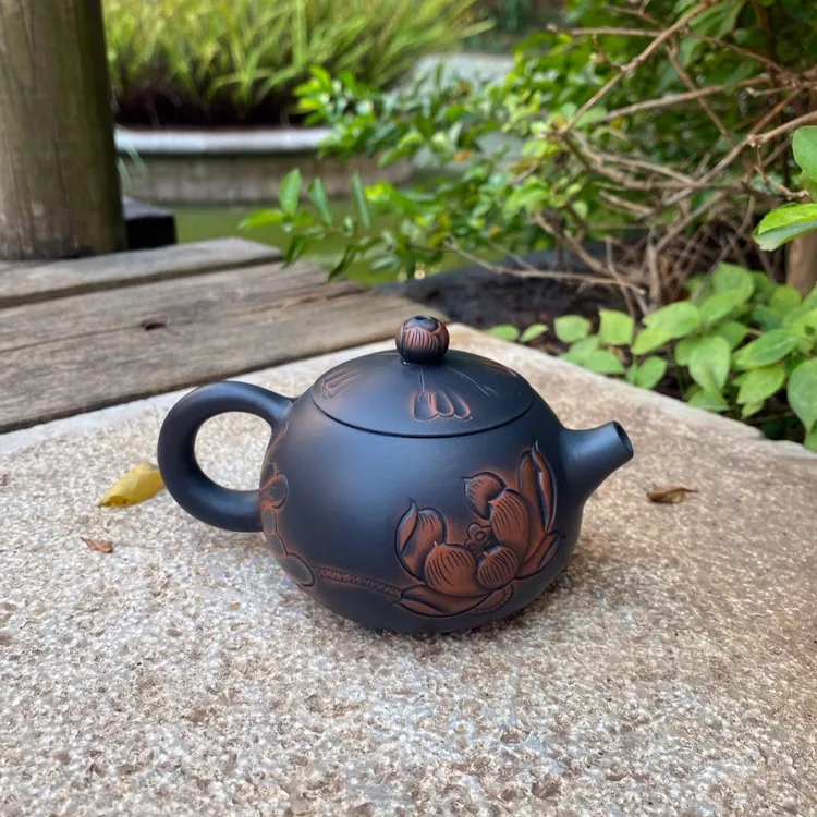 水线50厘米左右云南建水紫陶茶壶纯手工浮雕壶荷韵球孔西施茶壶