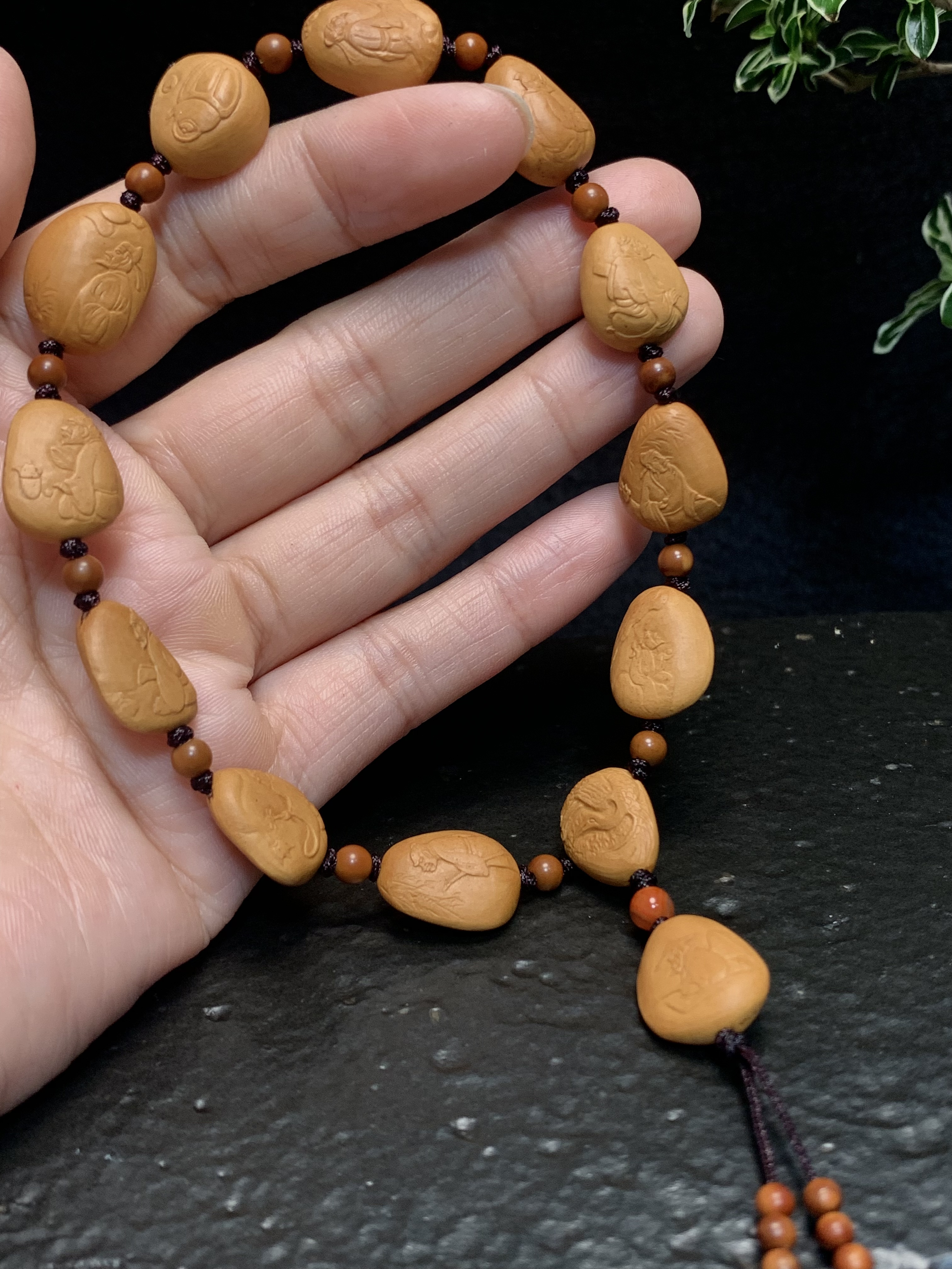 松子文人雅士 尺寸1.3*1.5 苏工名家个问纯手工雕刻