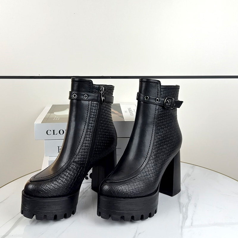 气质黑色粗跟马丁靴洋气厚底不累脚小个子时装靴秋冬加绒高跟短靴