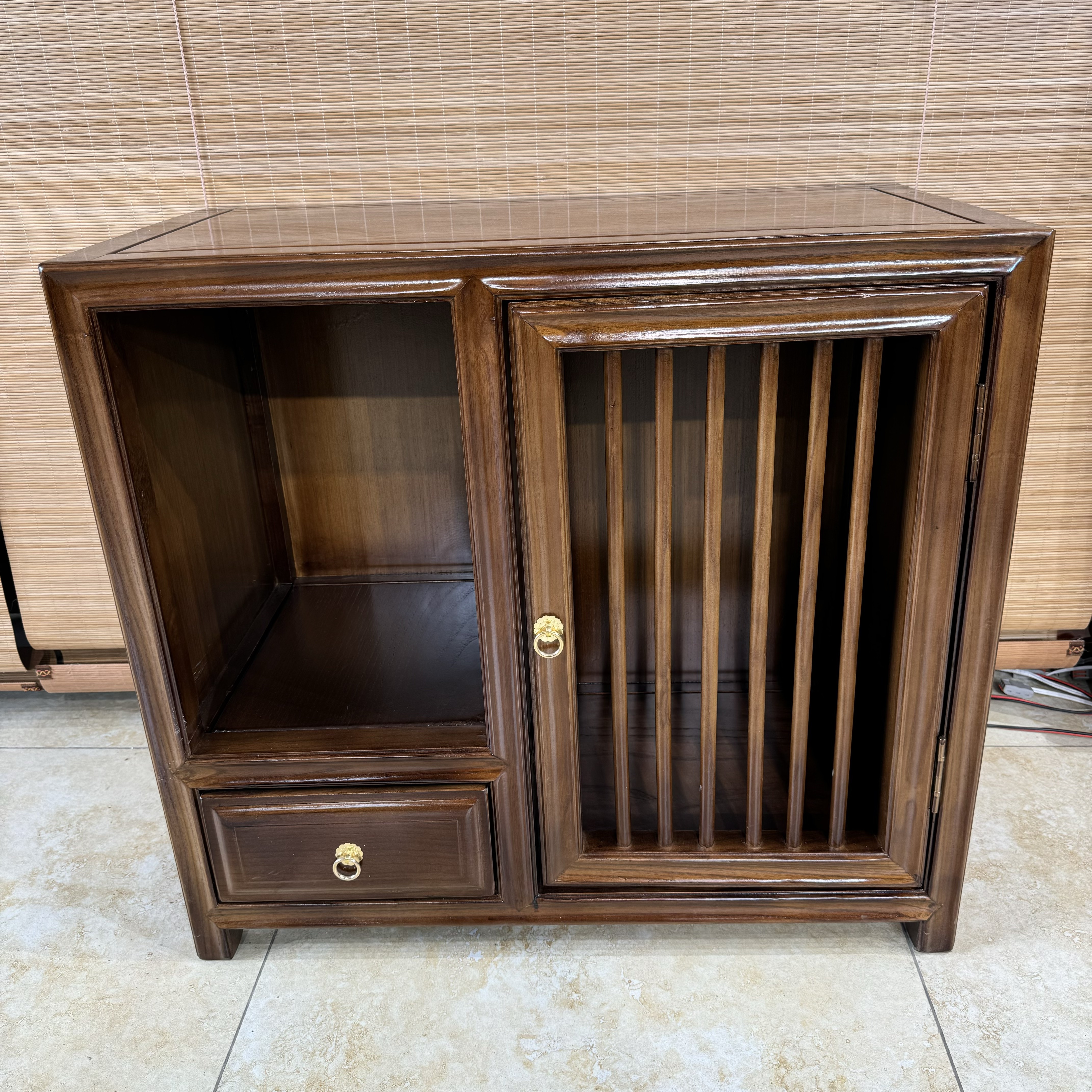 秋木实木胡桃色茶水柜