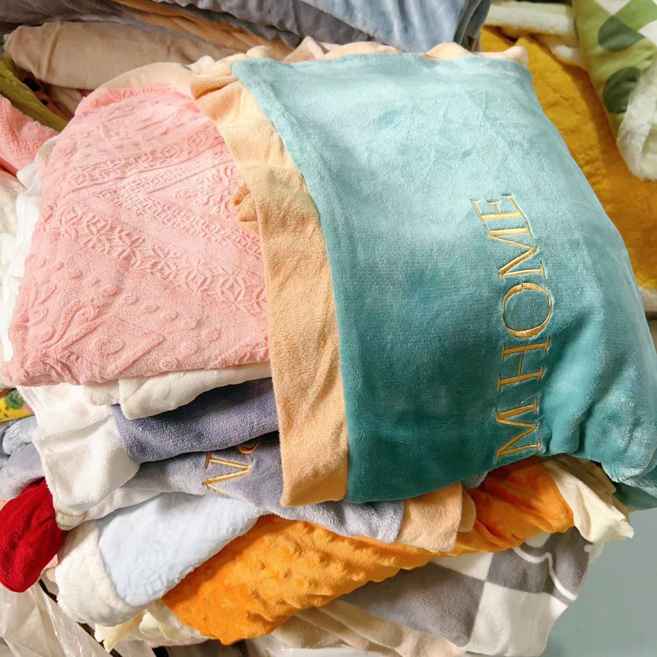 单枕套：福利！随机多功能高克重加厚绒类枕套 特价微瑕疵介意勿拍