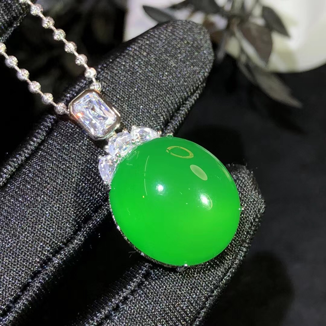 s925银饰镶嵌绿玉髓精美简约扣头大号鸽子蛋挂件女款珠宝玉石吊坠