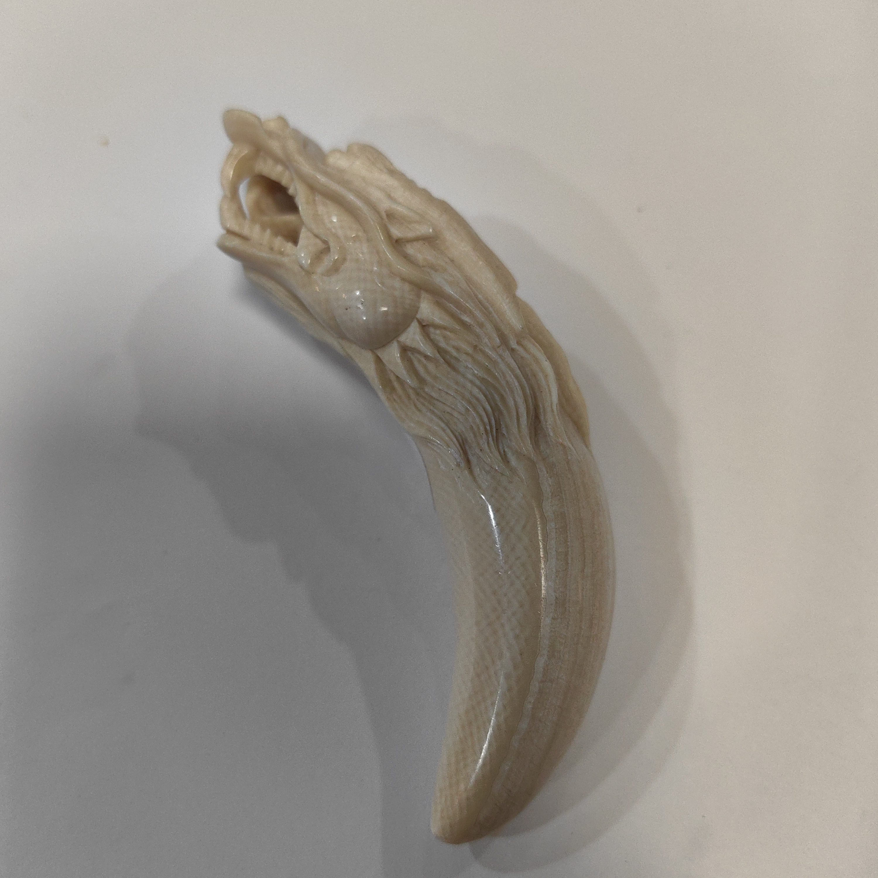 橄榄核雕刻龙牙尖约44克K14