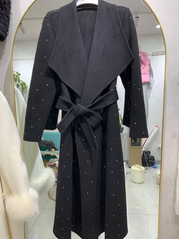 黑色双面羊绒大衣带高温烫钻