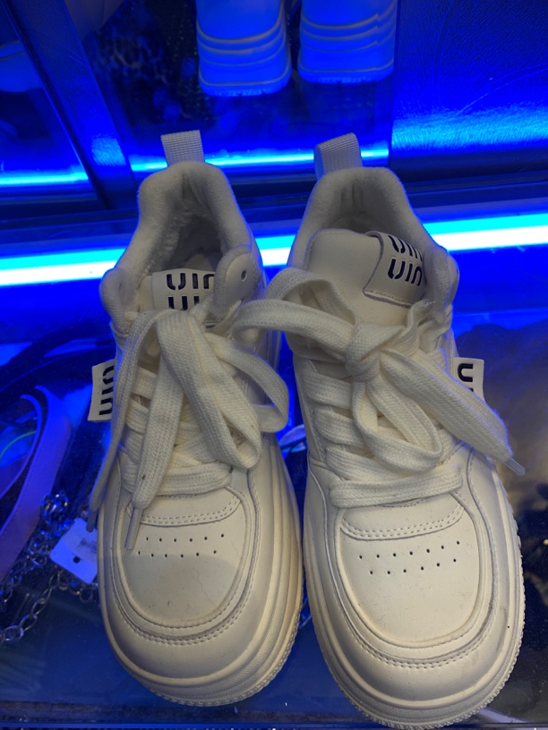 欧货真皮女小白鞋