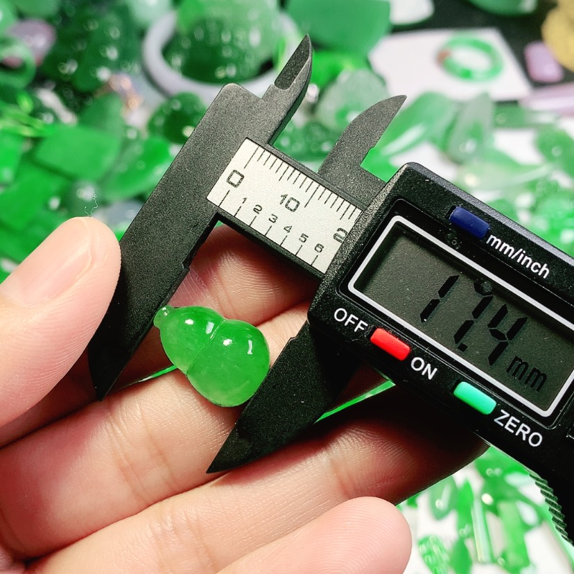 【闪购商品】翡翠挂件未镶嵌嘟****噜