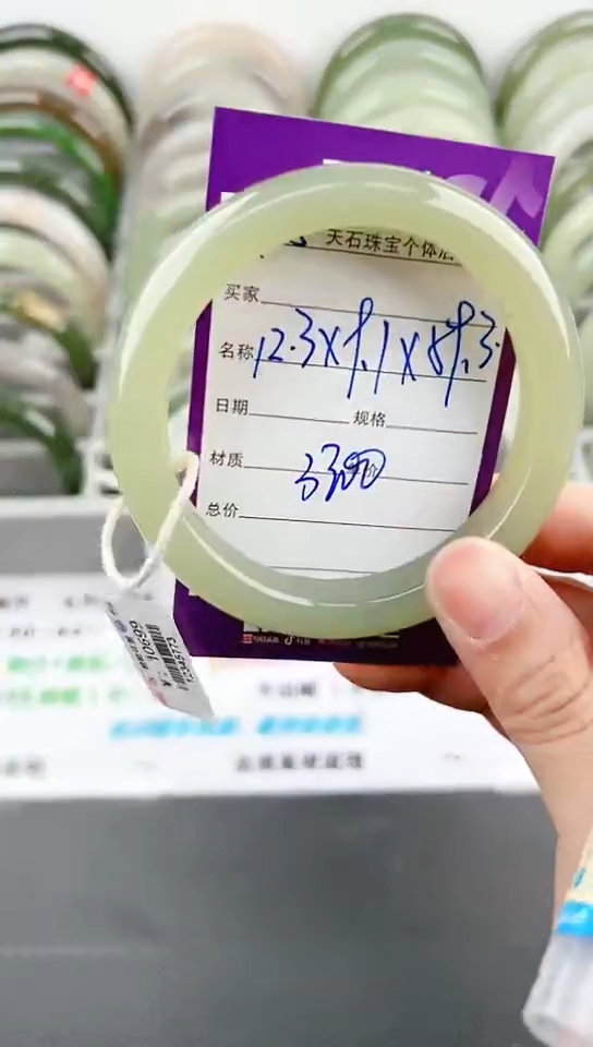 【闪购商品】和田玉手镯未镶嵌105颜色微差