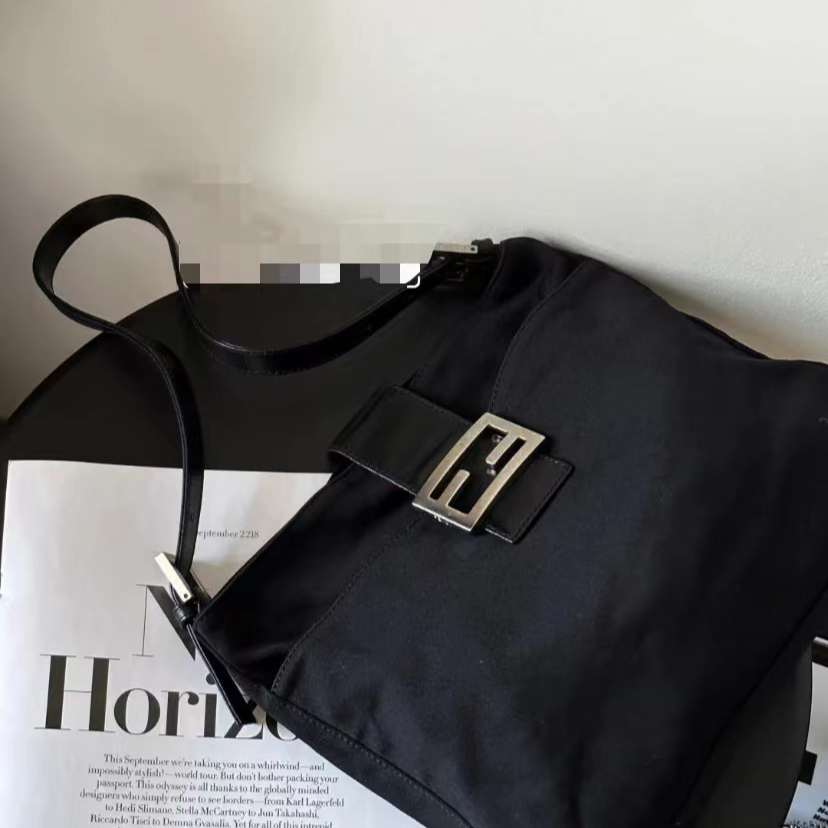 95新 FENDI/芬迪 /单肩包/Q470