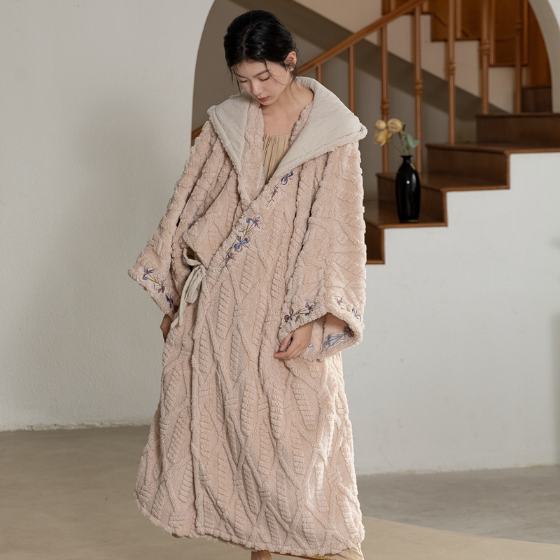 族玛士秋冬复古中式长款刺绣斗篷睡袍睡衣女冬季珊瑚绒加厚家居服