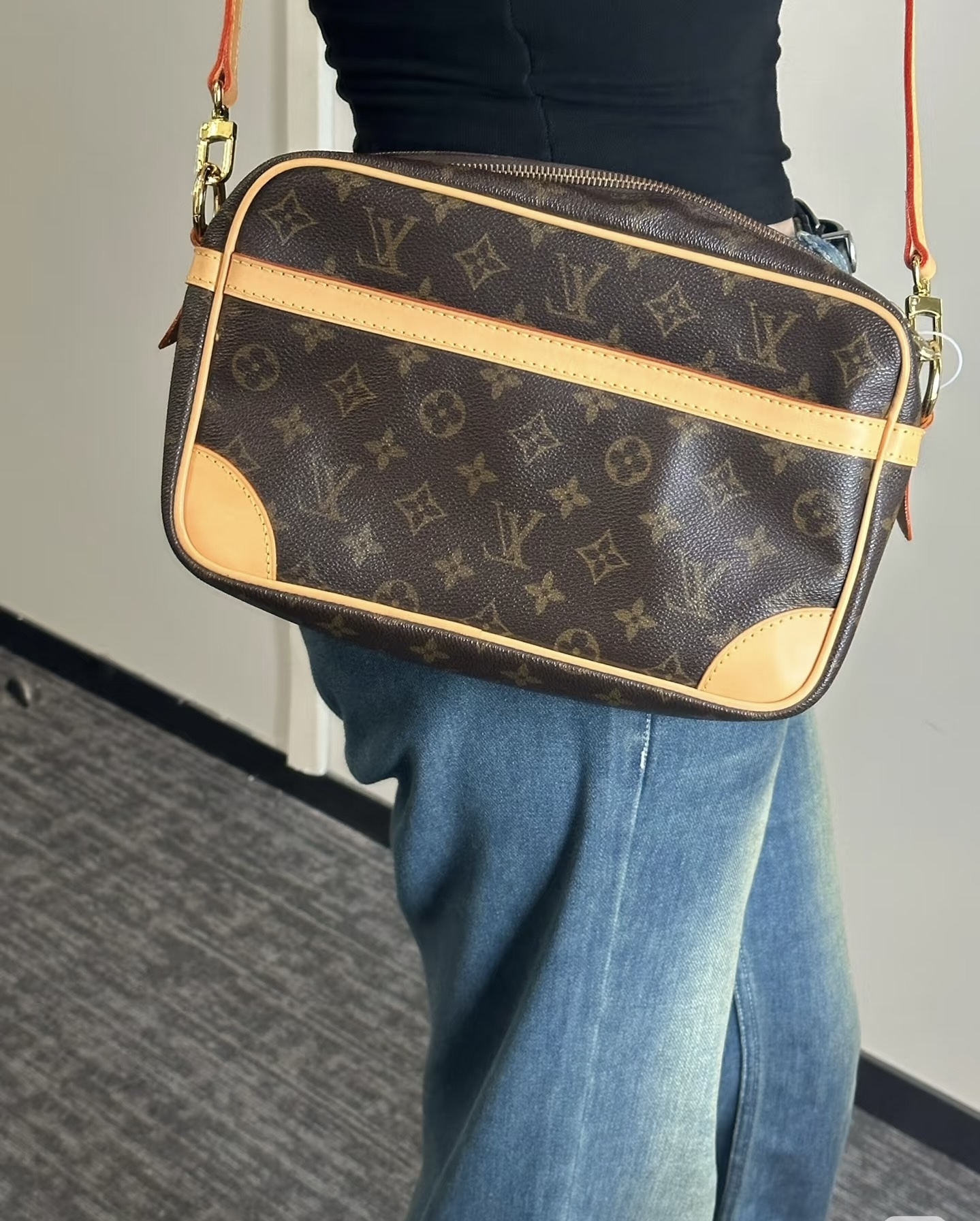 修复品LouisVuitton/路易威登 30单层相机包换新植鞣革（孤品处理）