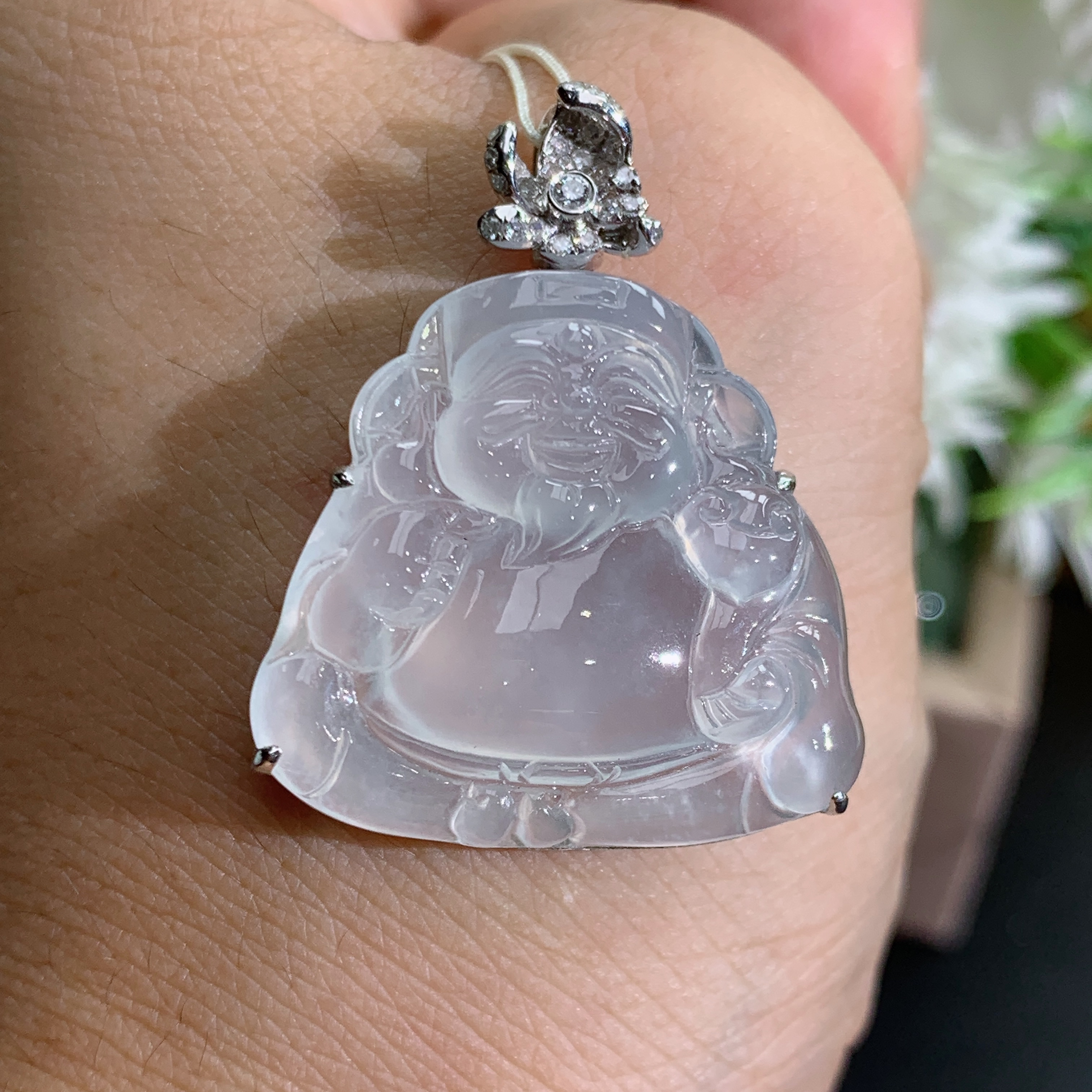 缅甸天然翡翠A货18k金正冰胶白月光财神吊坠，尺寸31.4×25.4×7.7