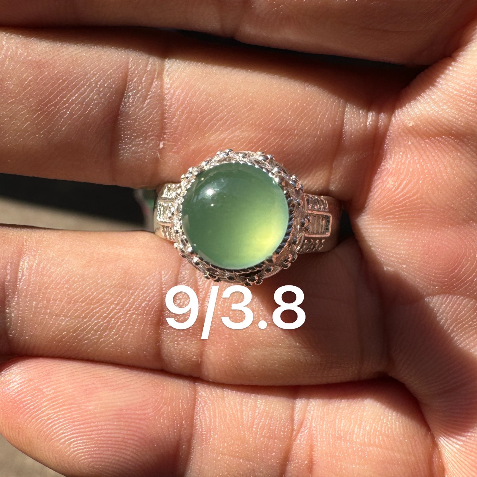 1218(小哪吒在源头)冰种翡翠晴绿底戒面正圆干净无裂M15