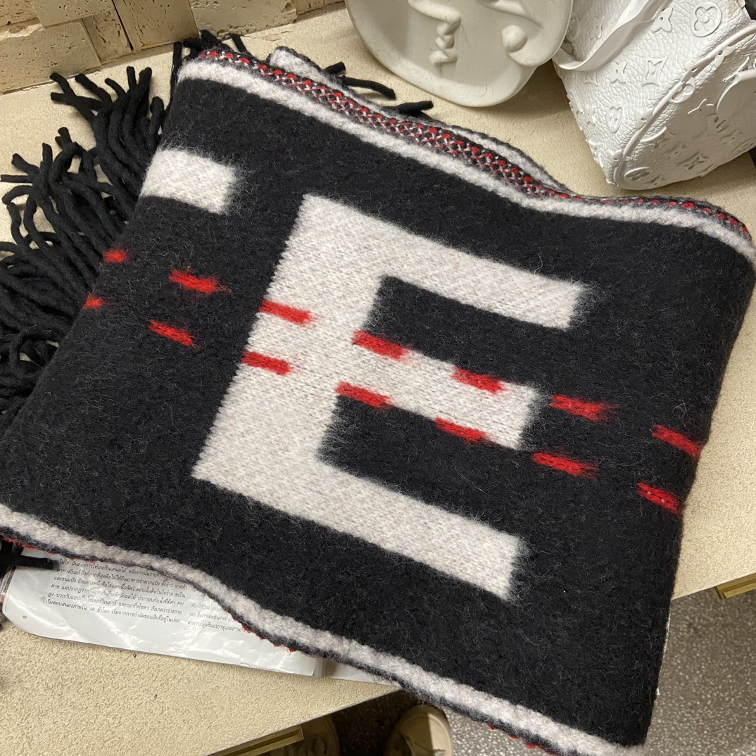 全新未使用 OFF-WHITE off white 超长羊毛围巾