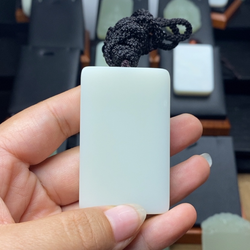 【闪购商品】和田玉（糖玉）颈饰未镶嵌瑞*