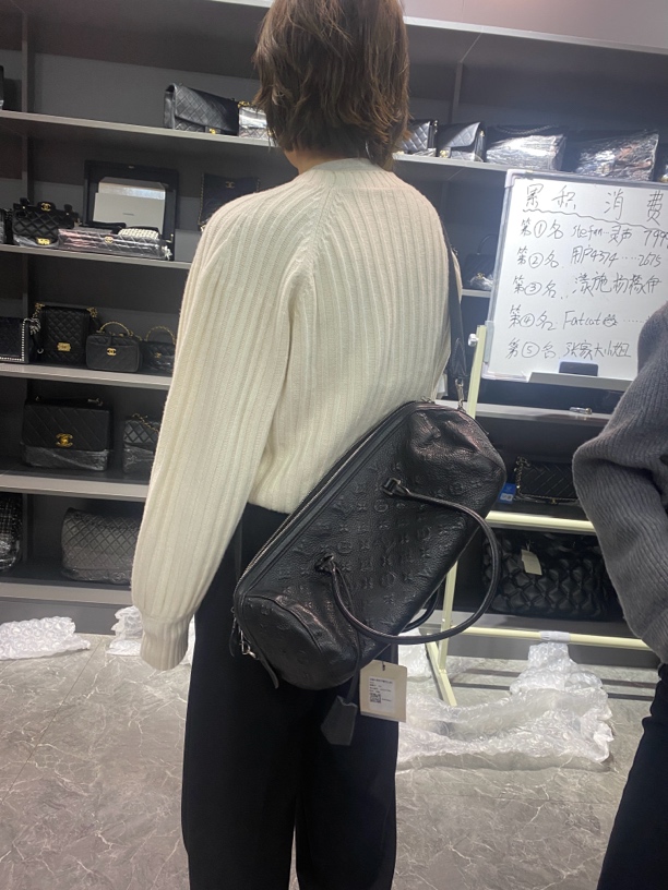 95新  街角/lv浮雕巴比龙圆筒包36cm/JJ3121704