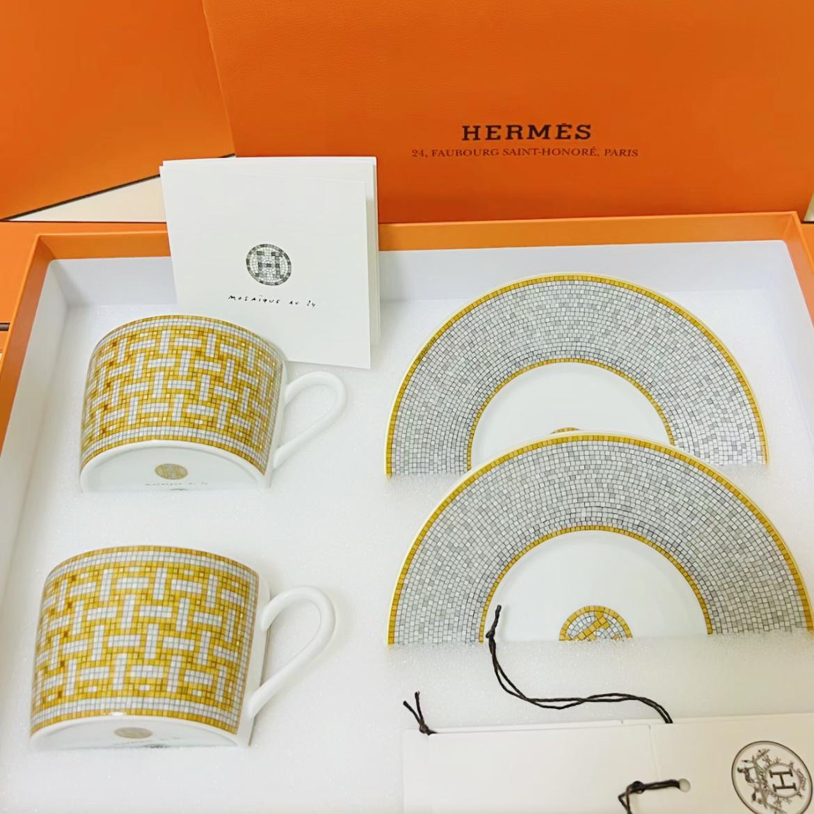未使用 Hermes/爱马仕 24金色马赛克茶具 2碟/2杯 瓷器 礼盒套盒 