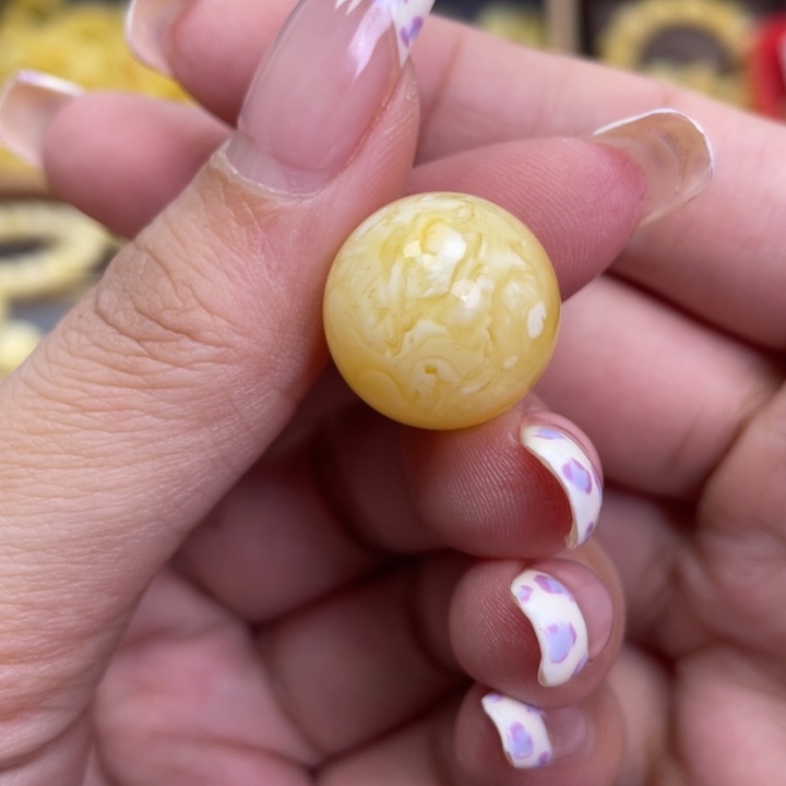 琥珀裸石未镶嵌带皮色卡16.8mm