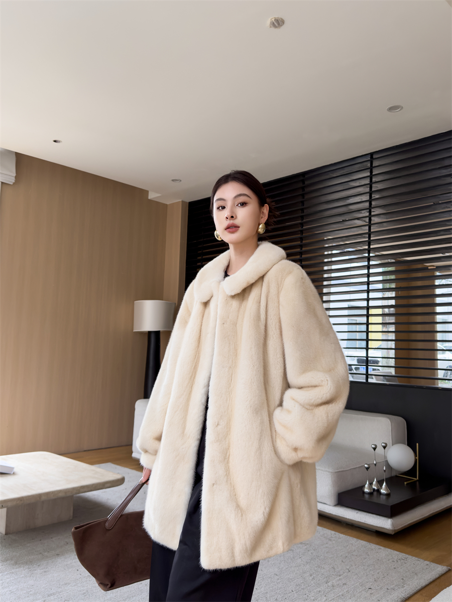 米黄金牌短二3xp原色娃娃领女士大衣