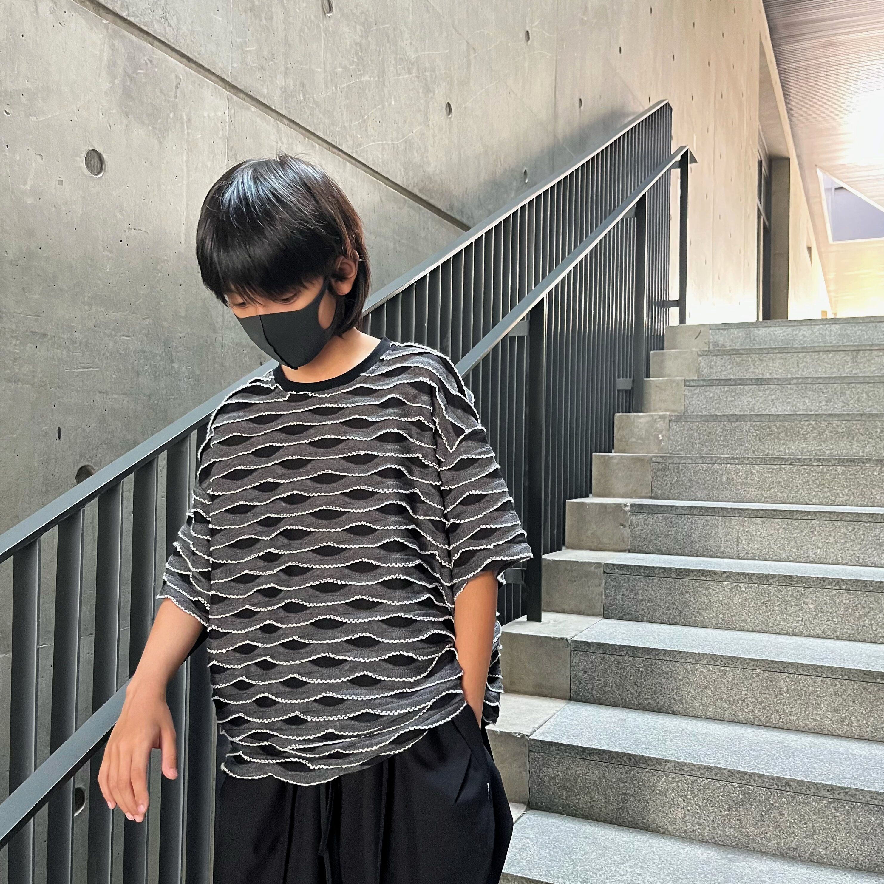 520 立体鱼鳞儿童短袖 针织时尚黑色镂空圆领宽松韩版夏季半袖