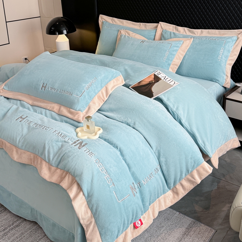 2025秋冬新品母婴A类轻奢全消光防静电牛奶绒宽边刺绣超暖四件套